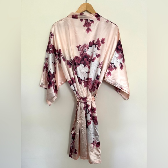 Pink Floral Robe - Silky - Getting Ready - One Size - Wedding - Feminine - Picture 2 of 6